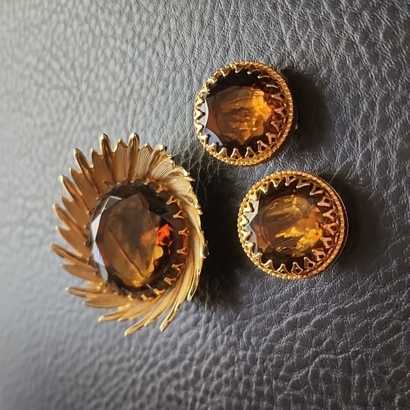 VTG brooch & clip earring set - Picture 2 of 12